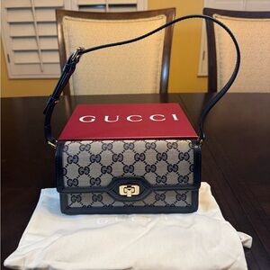 New Authentic Gucci Luce GG Supreme Logo Tan Navy Shoulder Bag
